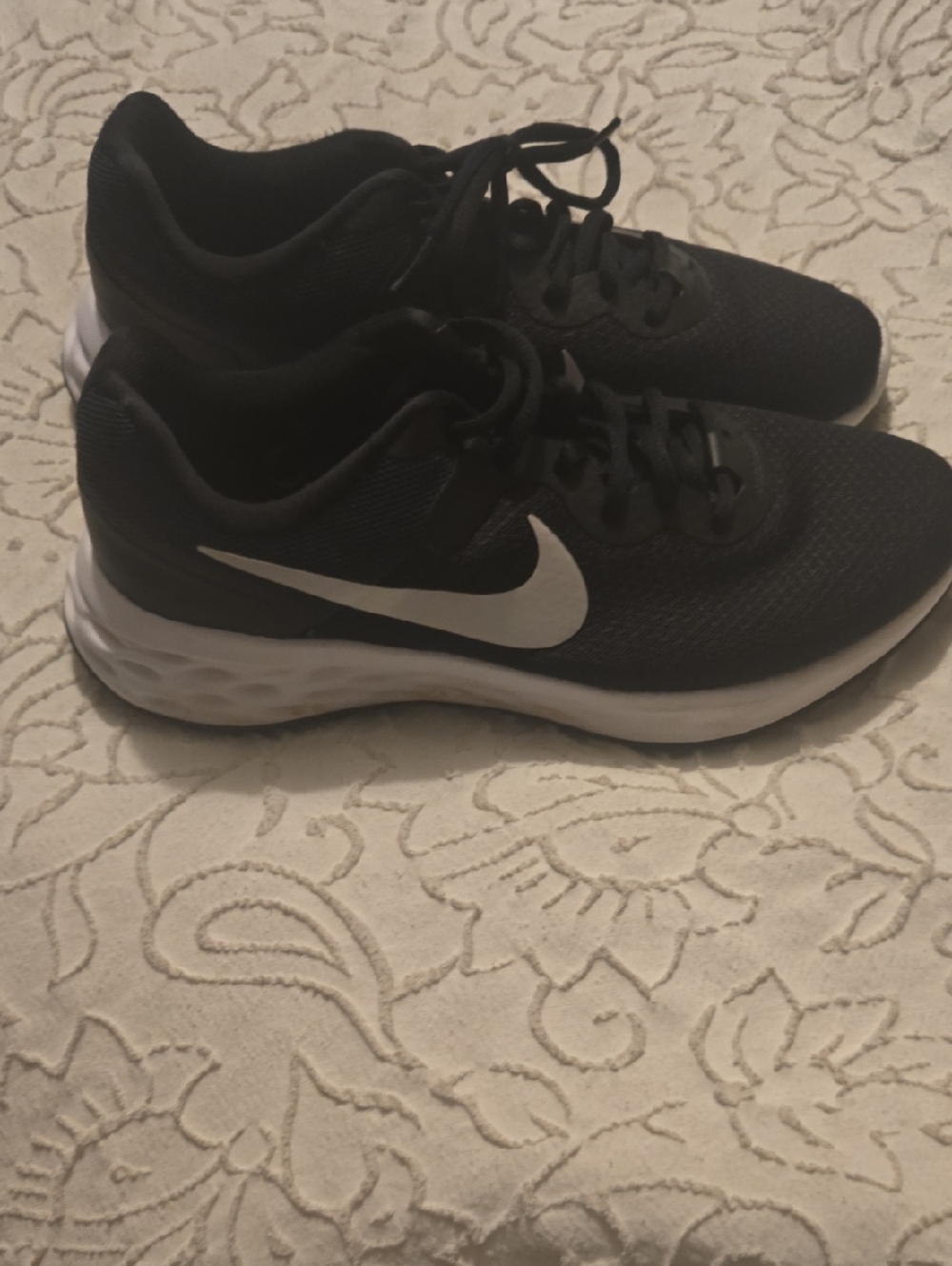 Nike Women's Black and White Casual Sneakers